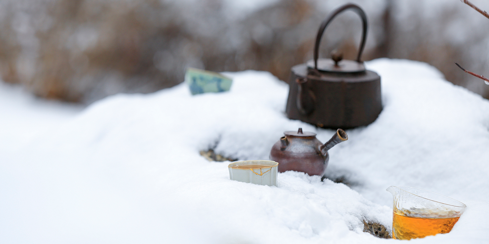 「2025-12-07」Simmering snow by the hearth, cooking up a slower pace of life.美图壁纸